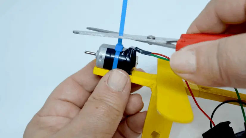 Como fazer um avião com palito de picolé!